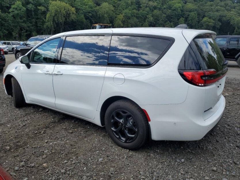 2023 Chrysler Pacifica Image 3