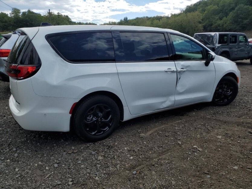 2023 Chrysler Pacifica Image 4