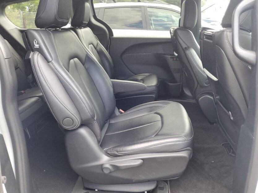 2023 Chrysler Pacifica Image 9