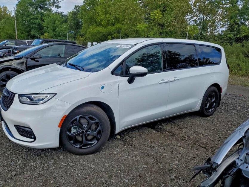 2023 Chrysler Pacifica Image 2