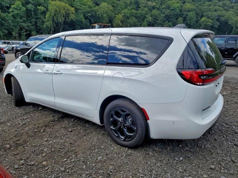 2023 Chrysler Pacifica Image 3