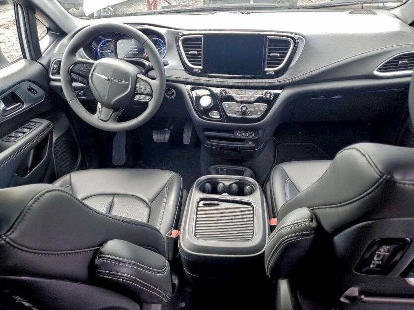 2023 Chrysler Pacifica Image 7