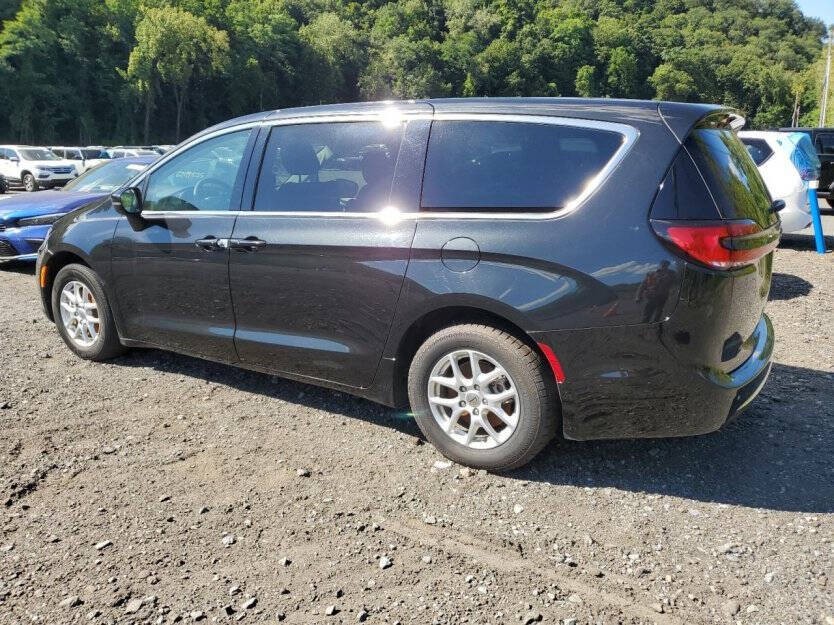 2023 Chrysler Pacifica Image 3