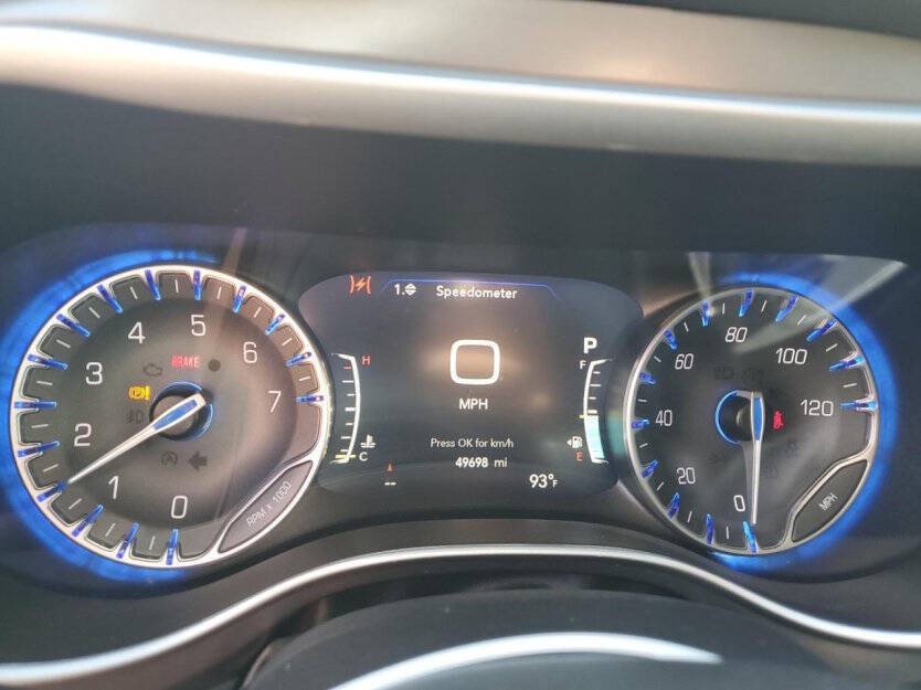 2023 Chrysler Pacifica Image 8