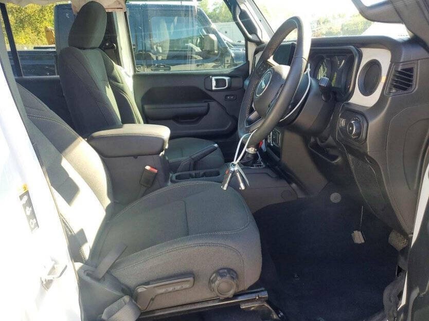 2024 Jeep Wrangler Image 6