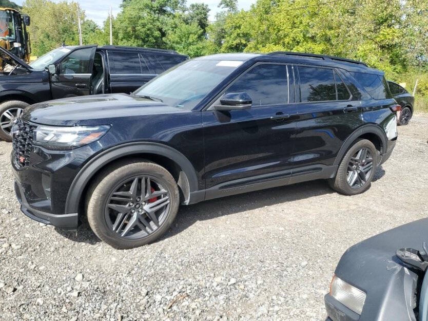 2025 Ford Explorer Image 2