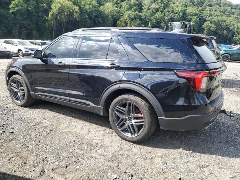 2025 Ford Explorer Image 3