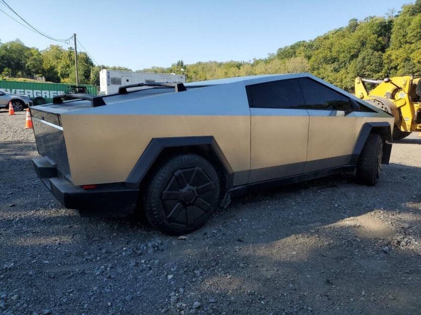2024 Tesla Cybertruck Image 4