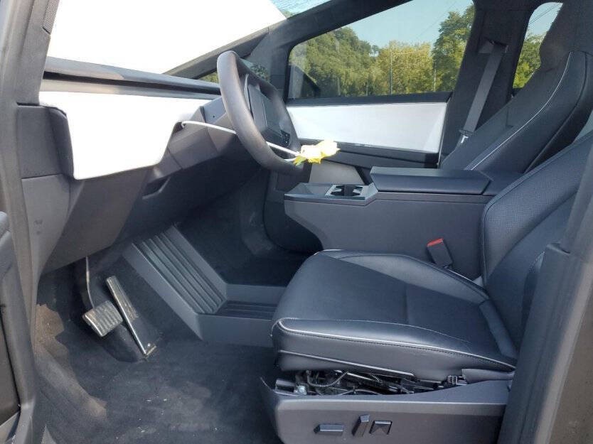2024 Tesla Cybertruck Image 5