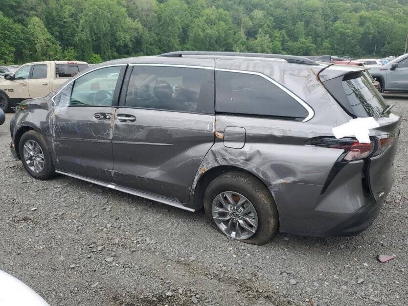 2024 Toyota Sienna Image 4