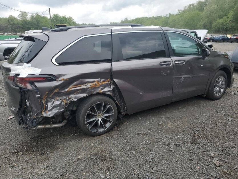 2024 Toyota Sienna Image 5