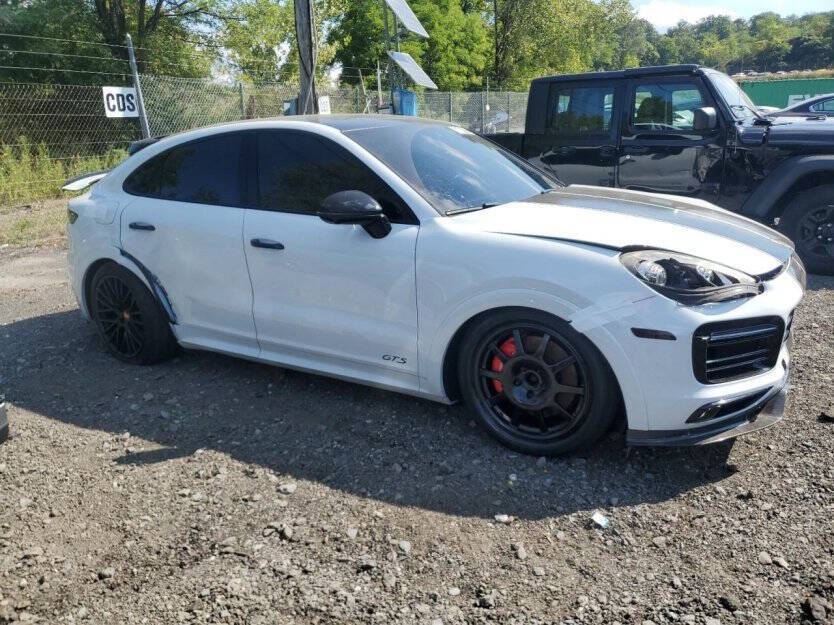 2021 Porsche Cayenne Image 1