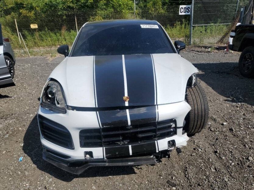 2021 Porsche Cayenne Image 2