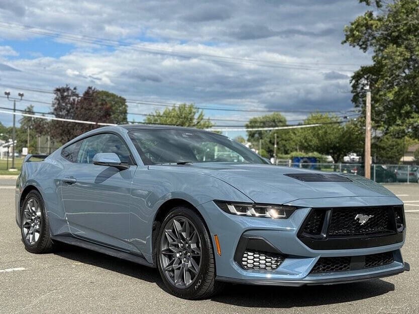 2024 Ford Mustang Image 1