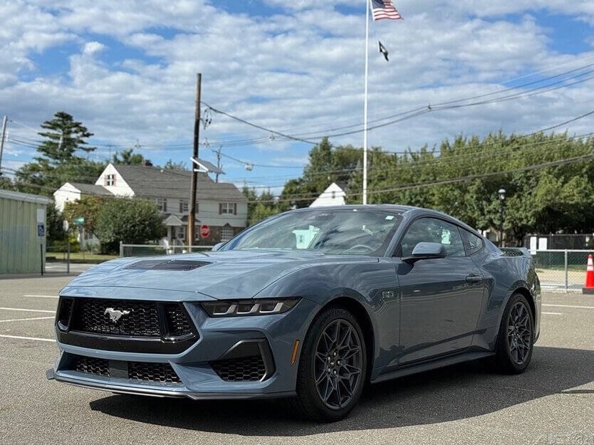 2024 Ford Mustang Image 3