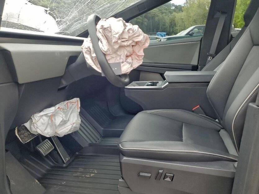 2024 Tesla Cybertruck Image 6