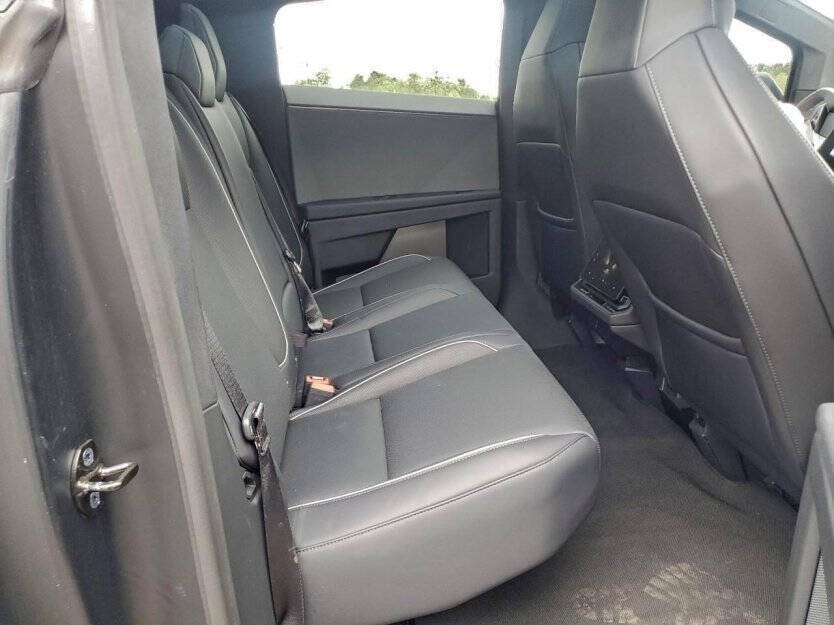 2024 Tesla Cybertruck Image 7