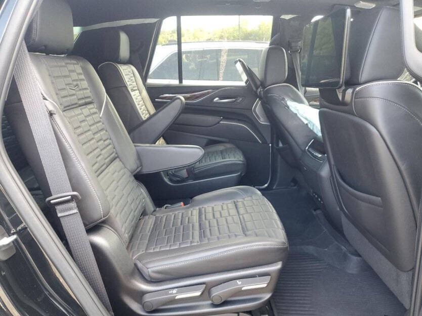 2023 Cadillac Escalade Image 9