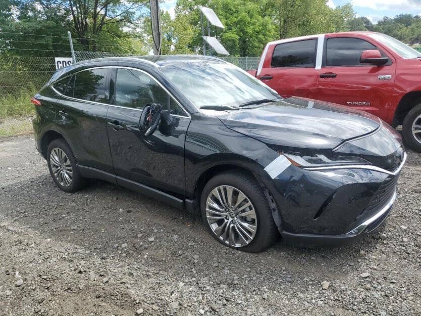 2024 Toyota Venza Image 1