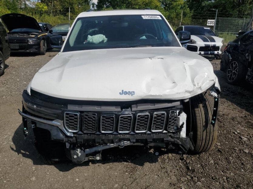 2023 Jeep Grand Cherokee Image 2