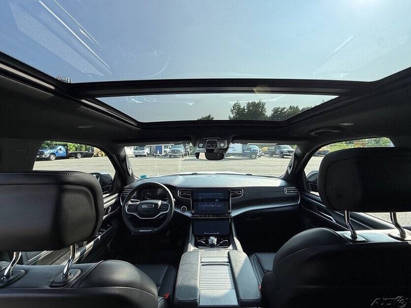 2024 Jeep Wagoneer Image 8