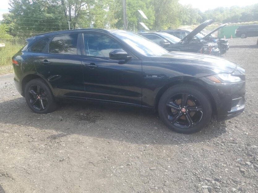 2019 Jaguar F-PACE Image 1