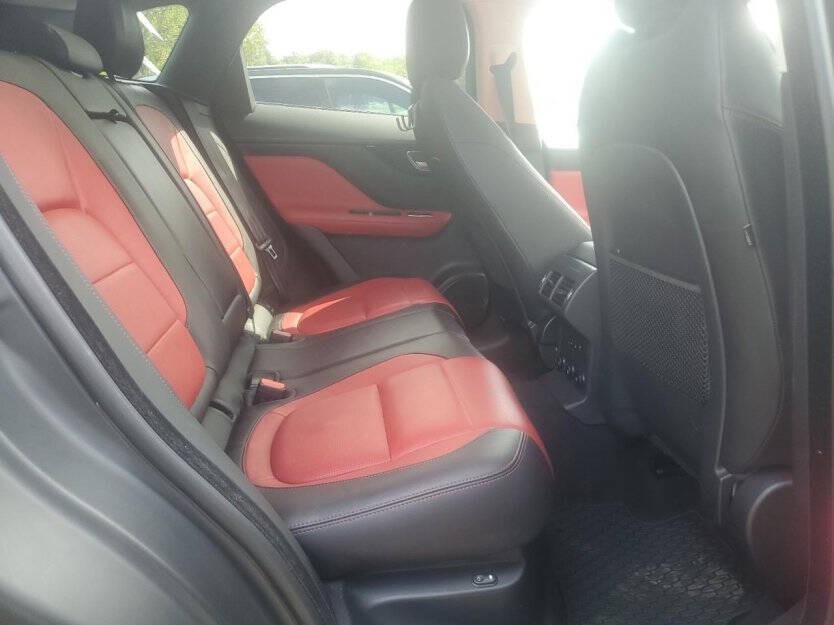 2019 Jaguar F-PACE Image 9
