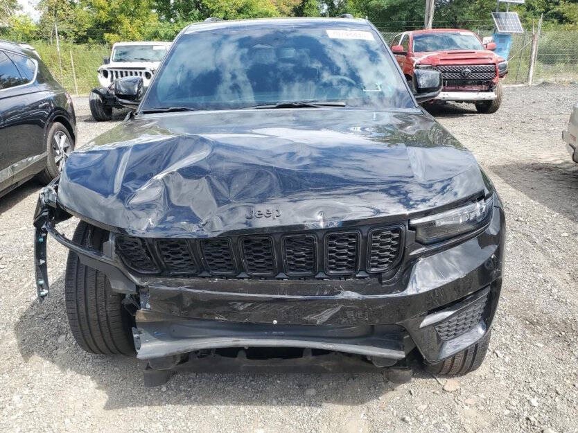 2024 Jeep Grand Cherokee Image 2