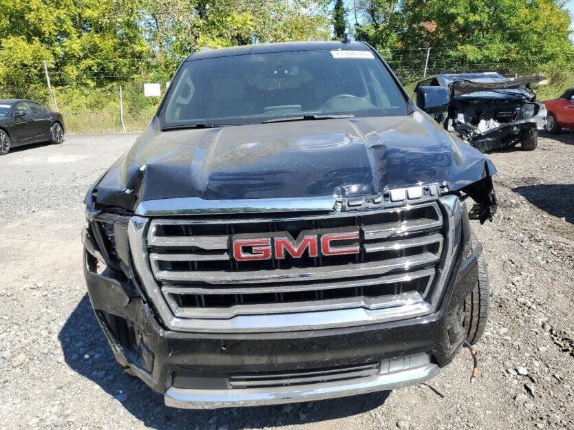 2024 GMC Yukon Image 2