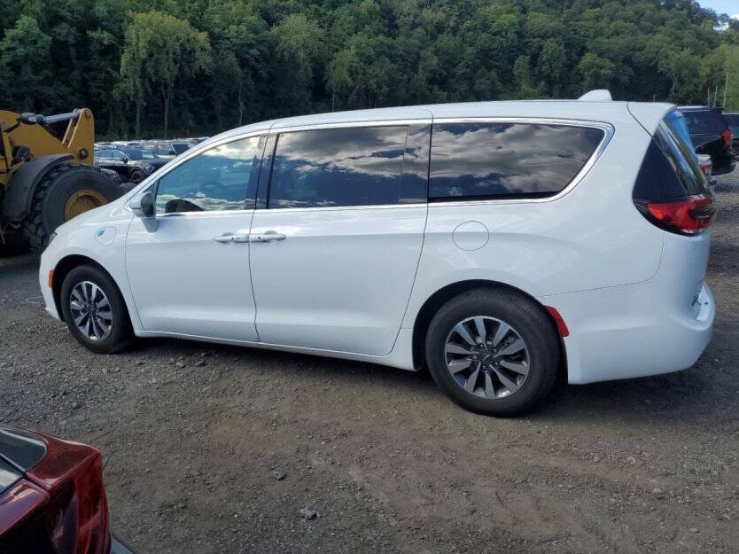 2022 Chrysler Pacifica Image 3