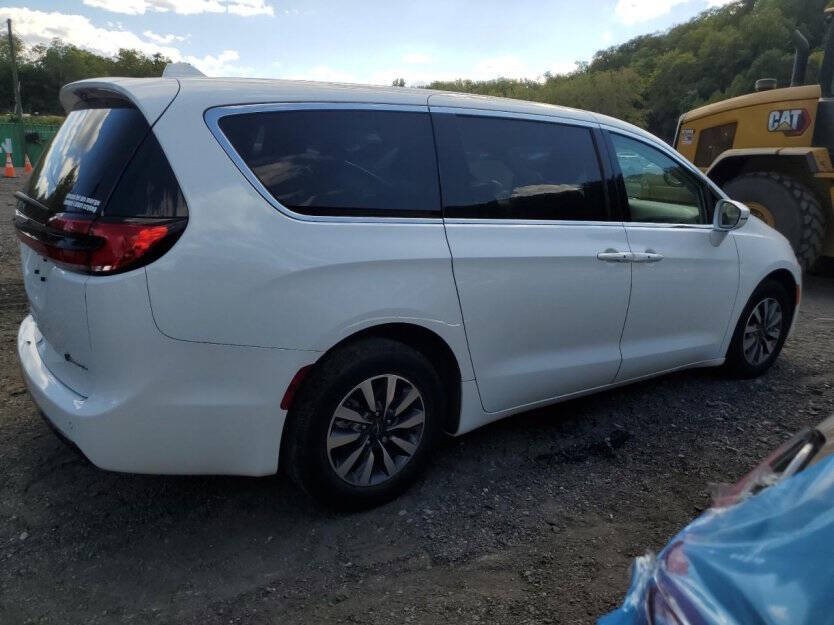 2022 Chrysler Pacifica Image 4