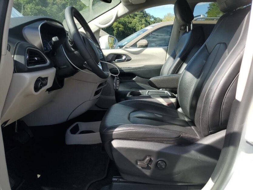 2022 Chrysler Pacifica Image 5