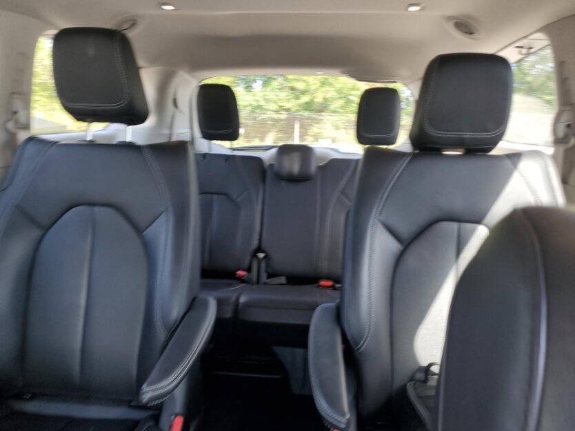 2022 Chrysler Pacifica Image 6