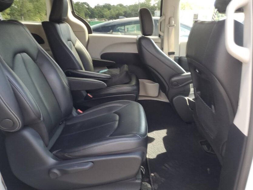 2022 Chrysler Pacifica Image 9