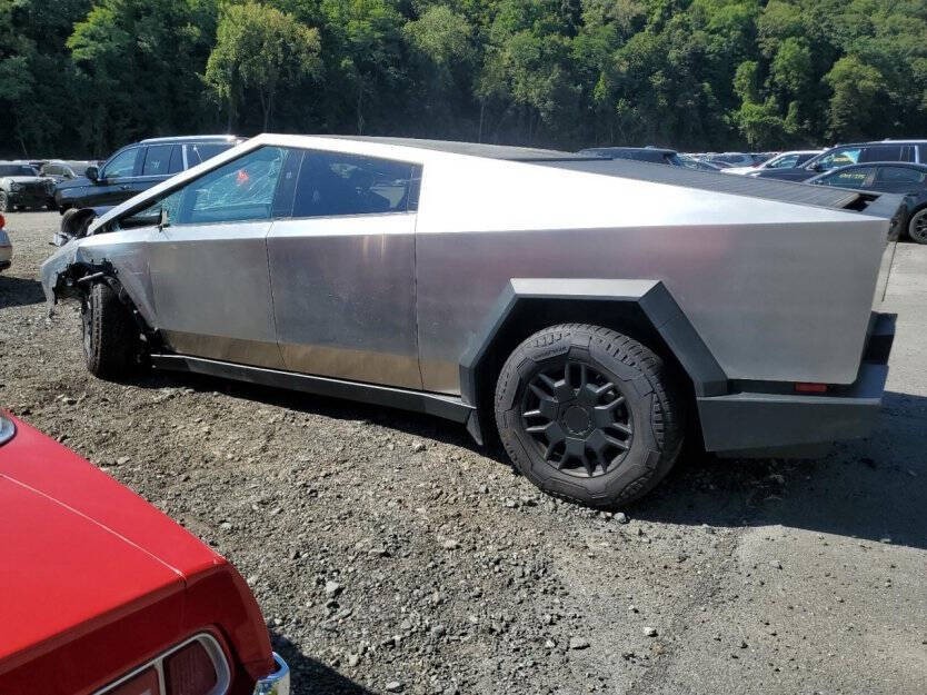 2024 Tesla Cybertruck Image 4