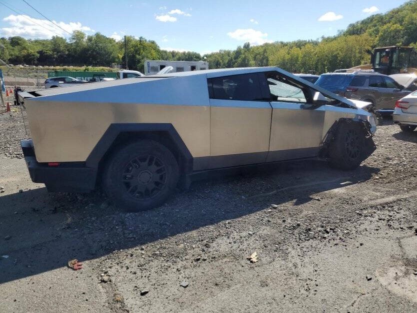 2024 Tesla Cybertruck Image 5