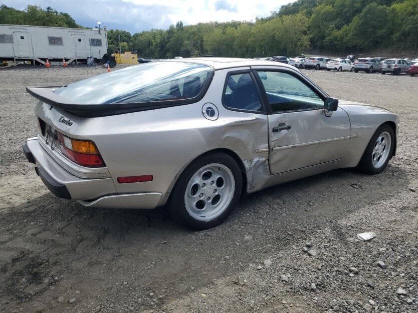 1986 Porsche 944 Image 4