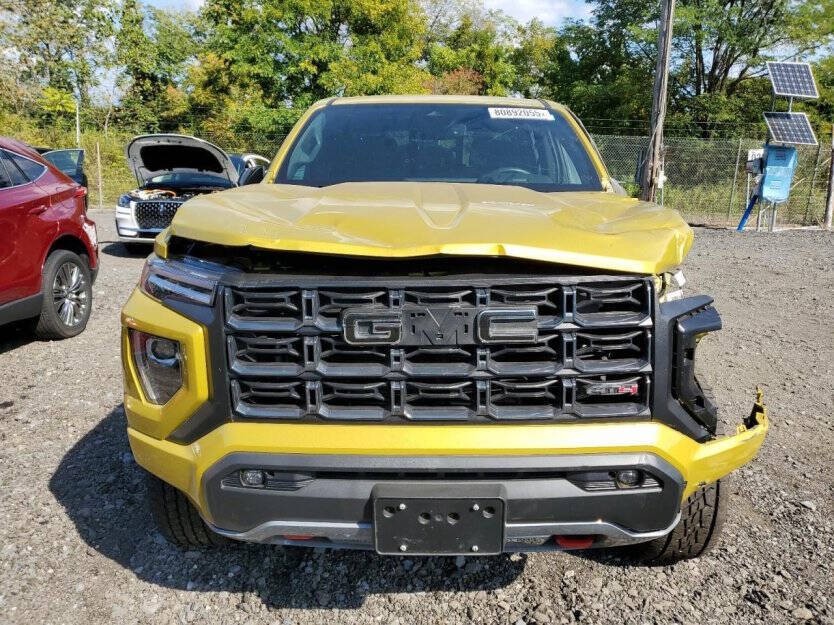 2023 GMC Canyon Image 2