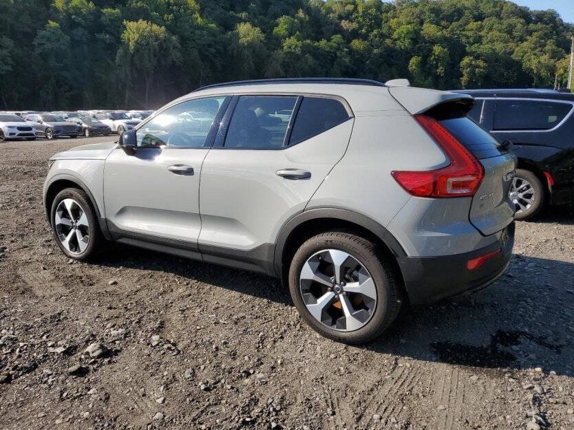 2024 Volvo XC40 Image 3