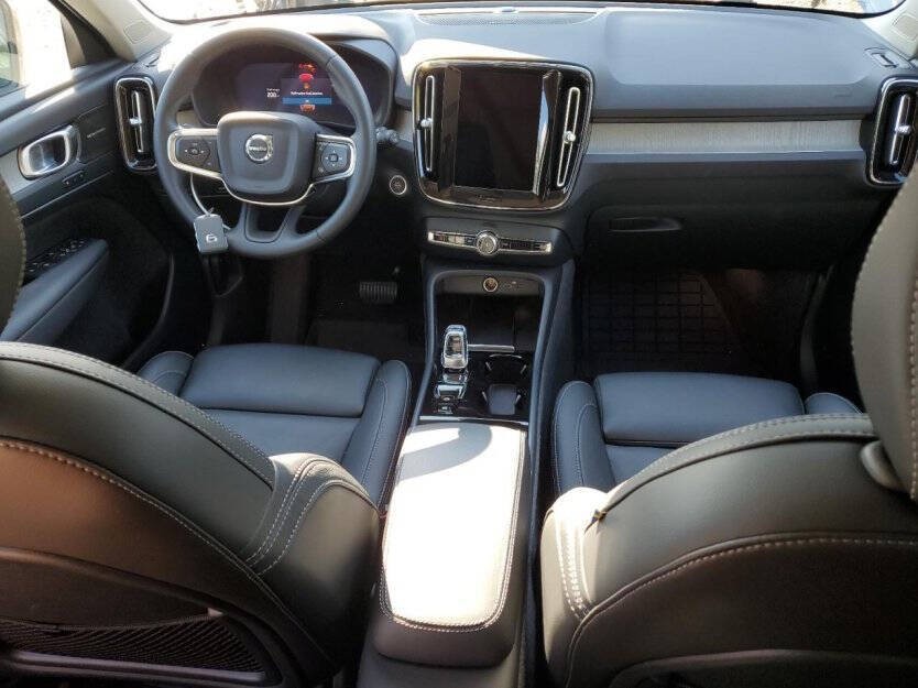2024 Volvo XC40 Image 7