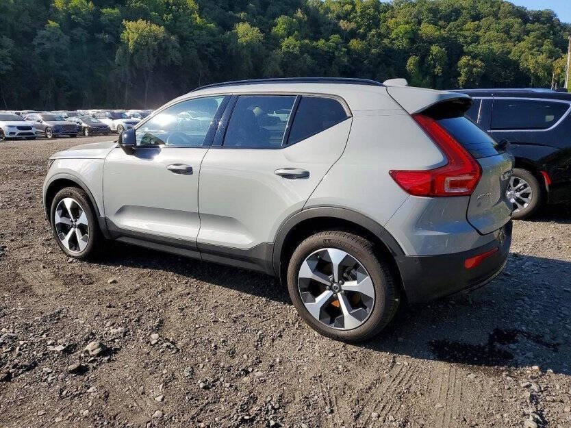 2024 Volvo XC40 Image 3