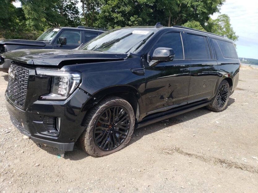 2023 GMC Yukon Image 3