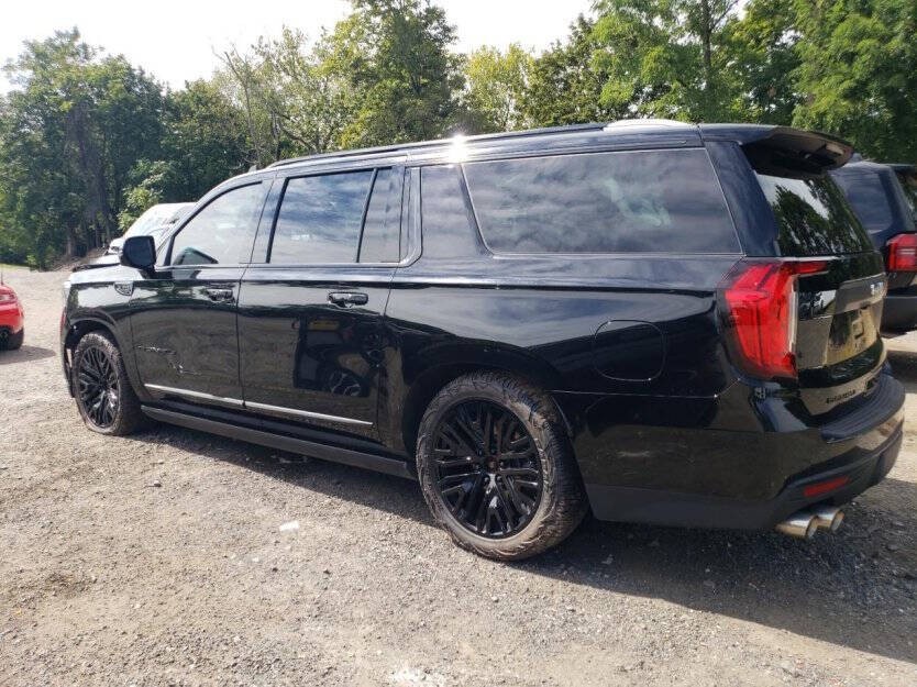 2023 GMC Yukon Image 4