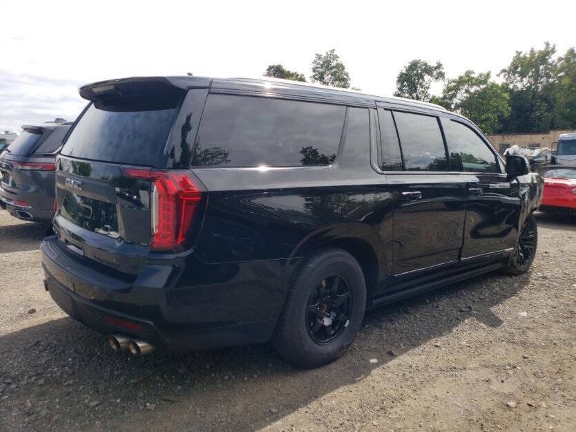 2023 GMC Yukon Image 5