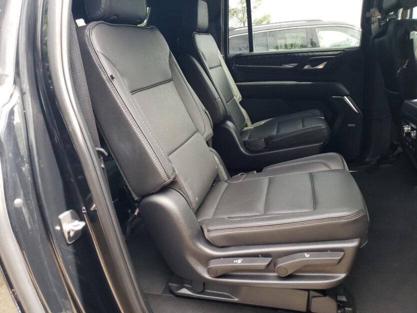 2023 GMC Yukon Image 9
