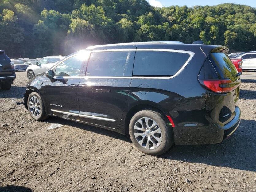 2025 Chrysler Pacifica Image 4