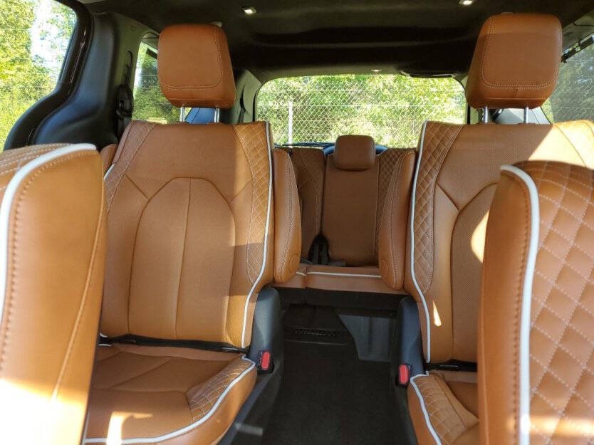 2025 Chrysler Pacifica Image 7