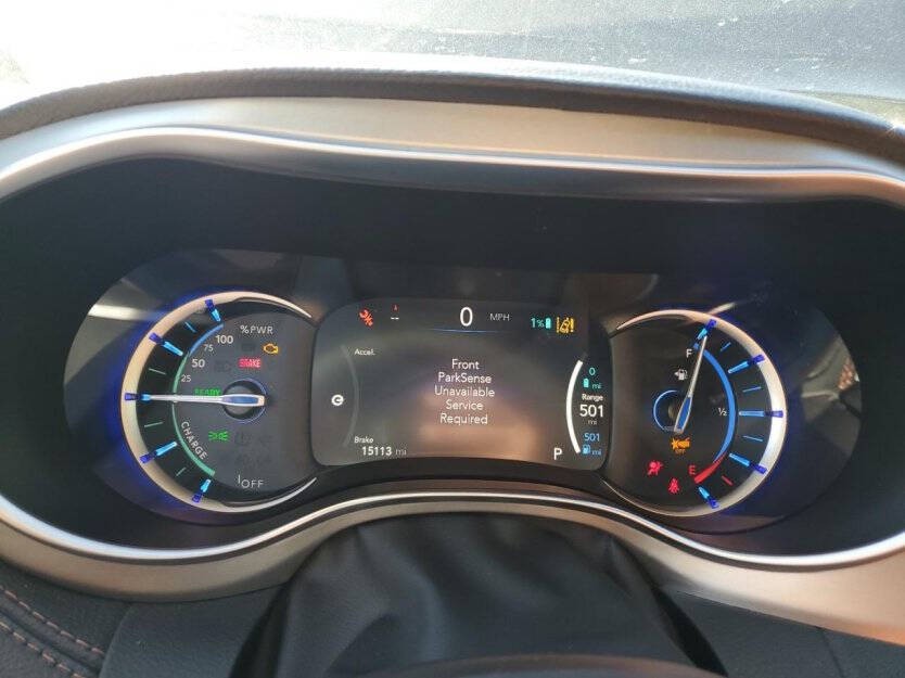 2025 Chrysler Pacifica Image 8