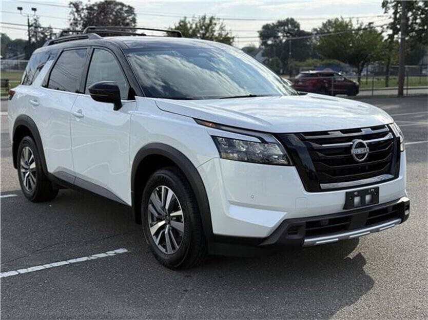 2025 Nissan Pathfinder Image 1