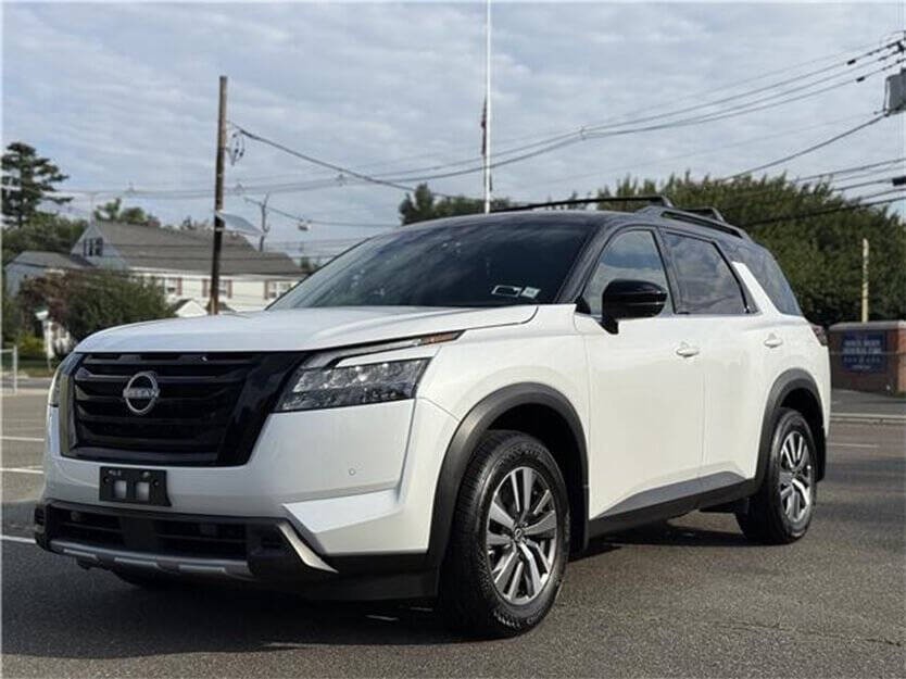 2025 Nissan Pathfinder Image 2